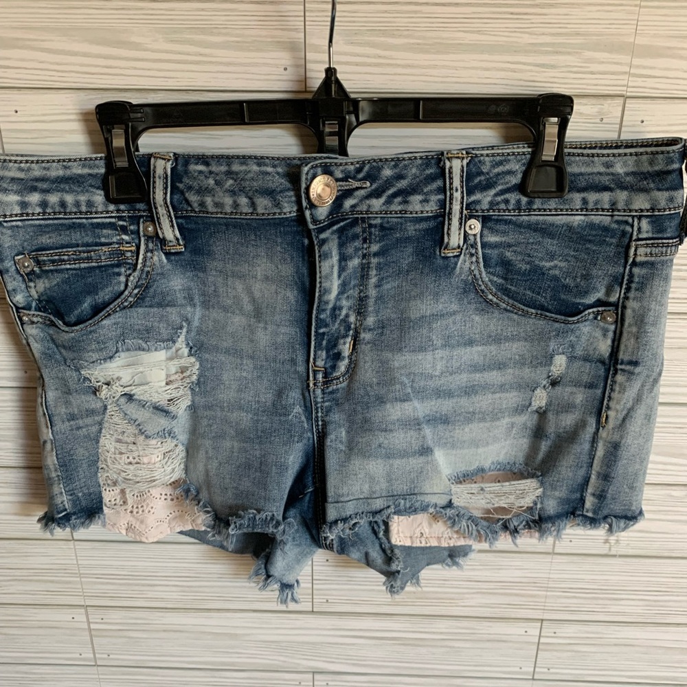 American eagle Distressed Blue Denim Women’s Shorts with Lace pockets